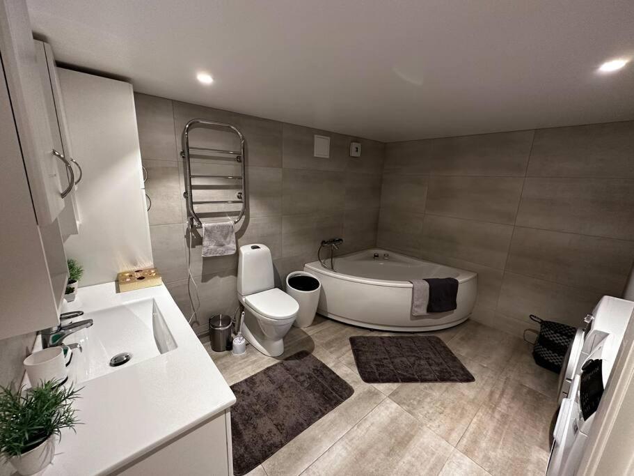 Basement Apartment With Parking Alesund Exterior photo