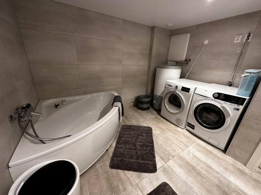 Basement Apartment With Parking Alesund Exterior photo